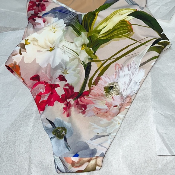 (L) OCHIE Diane Halter One-Piece Swimsuit - Picture 7 of 16